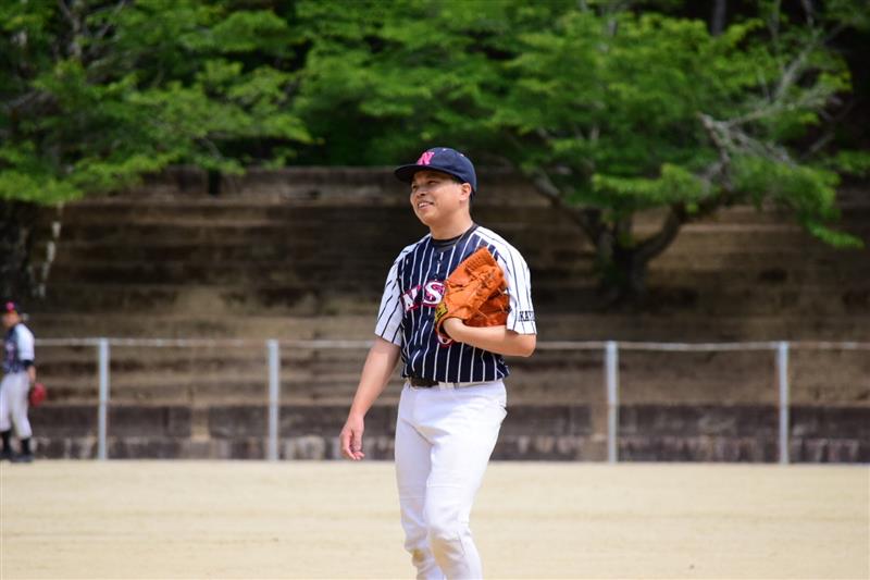 野球をしている男性